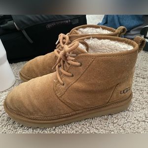 Chestnut Neumel Ugg boots size 6 in kids (7 in women’s) lightly worn